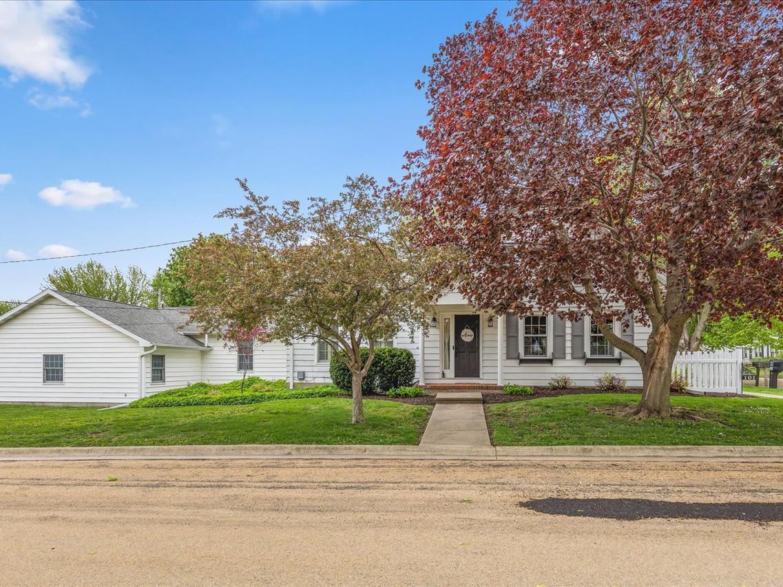 101 S Hickory St., Shannon, IL 61078