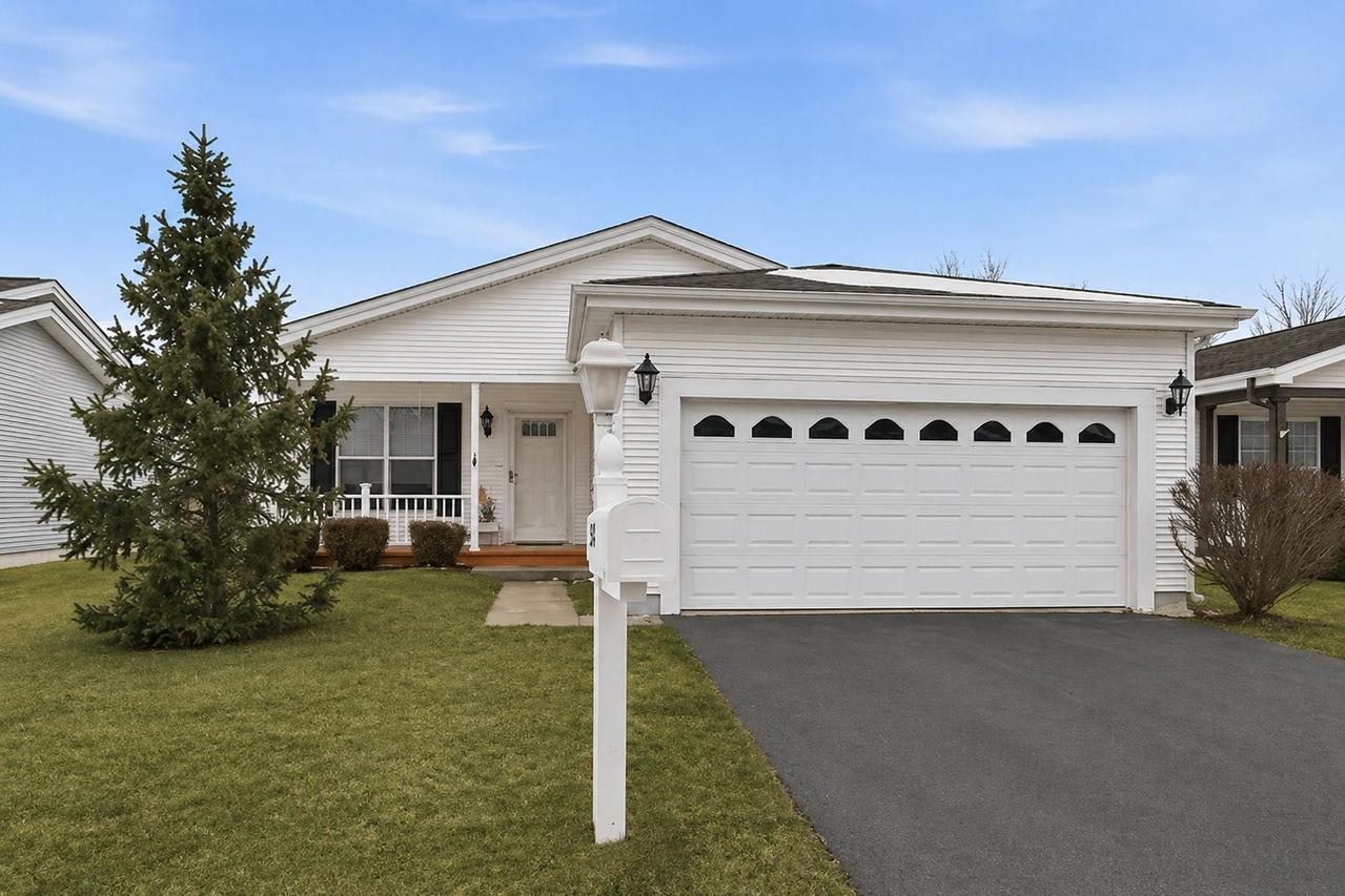 54 Rocking Horse Ln., Grayslake, IL 60030