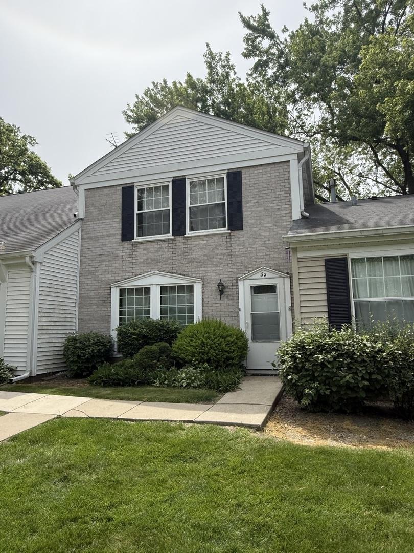 32 Bright Oaks Cir. #1, Cary, IL 60013