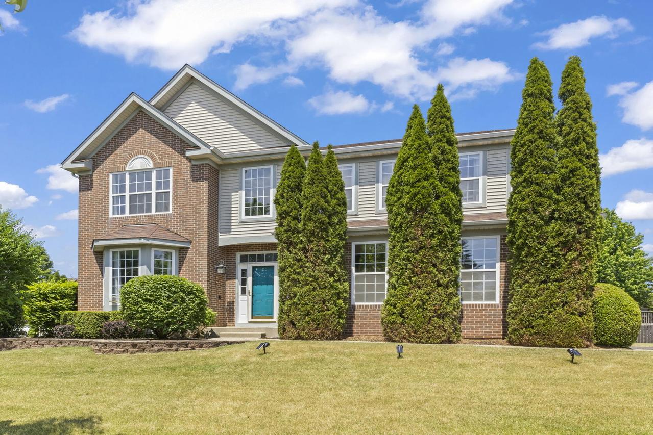 621 Lake Cornish Way, Algonquin, IL 60102