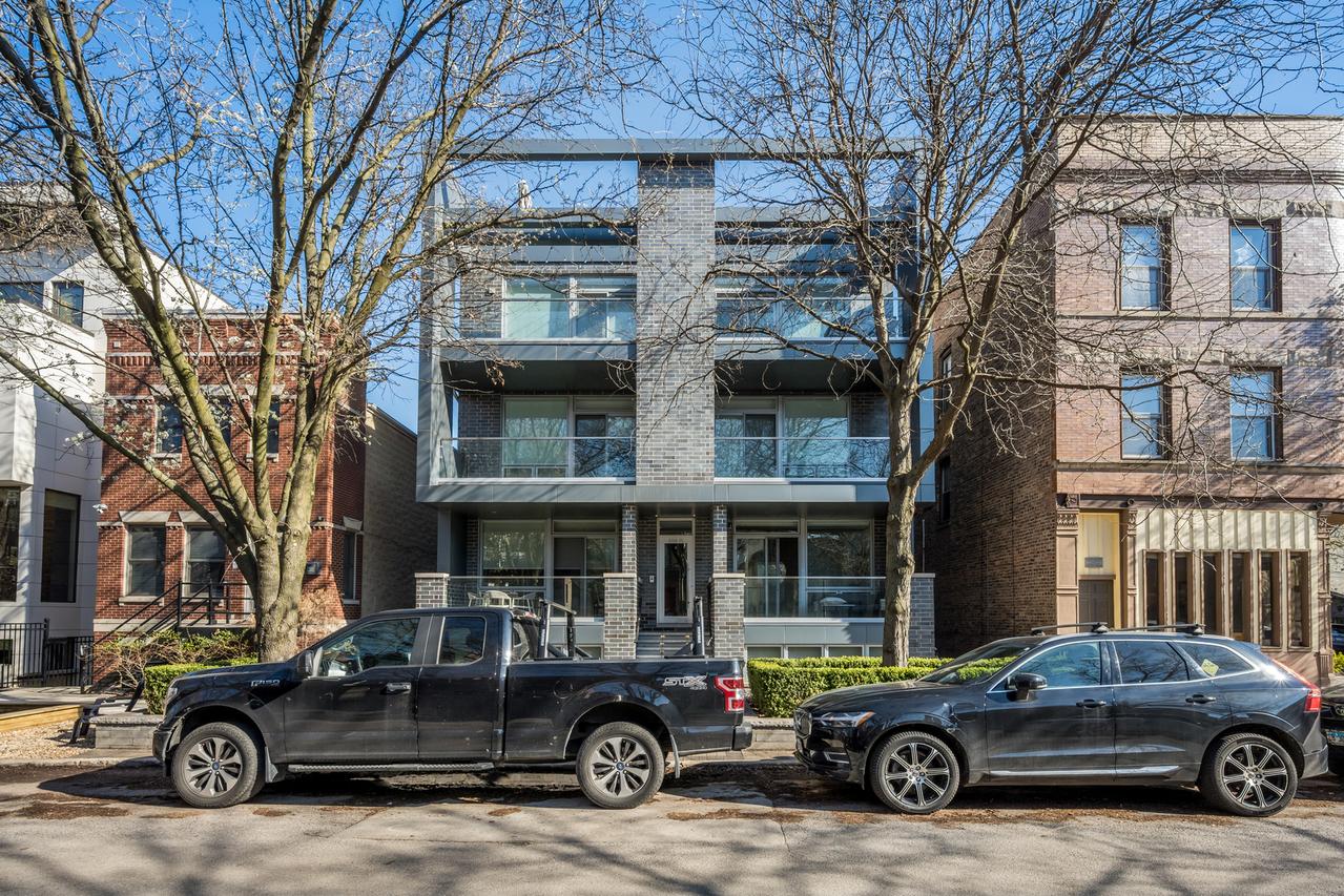 2136 W Lyndale St. #1W, Chicago, IL 60647