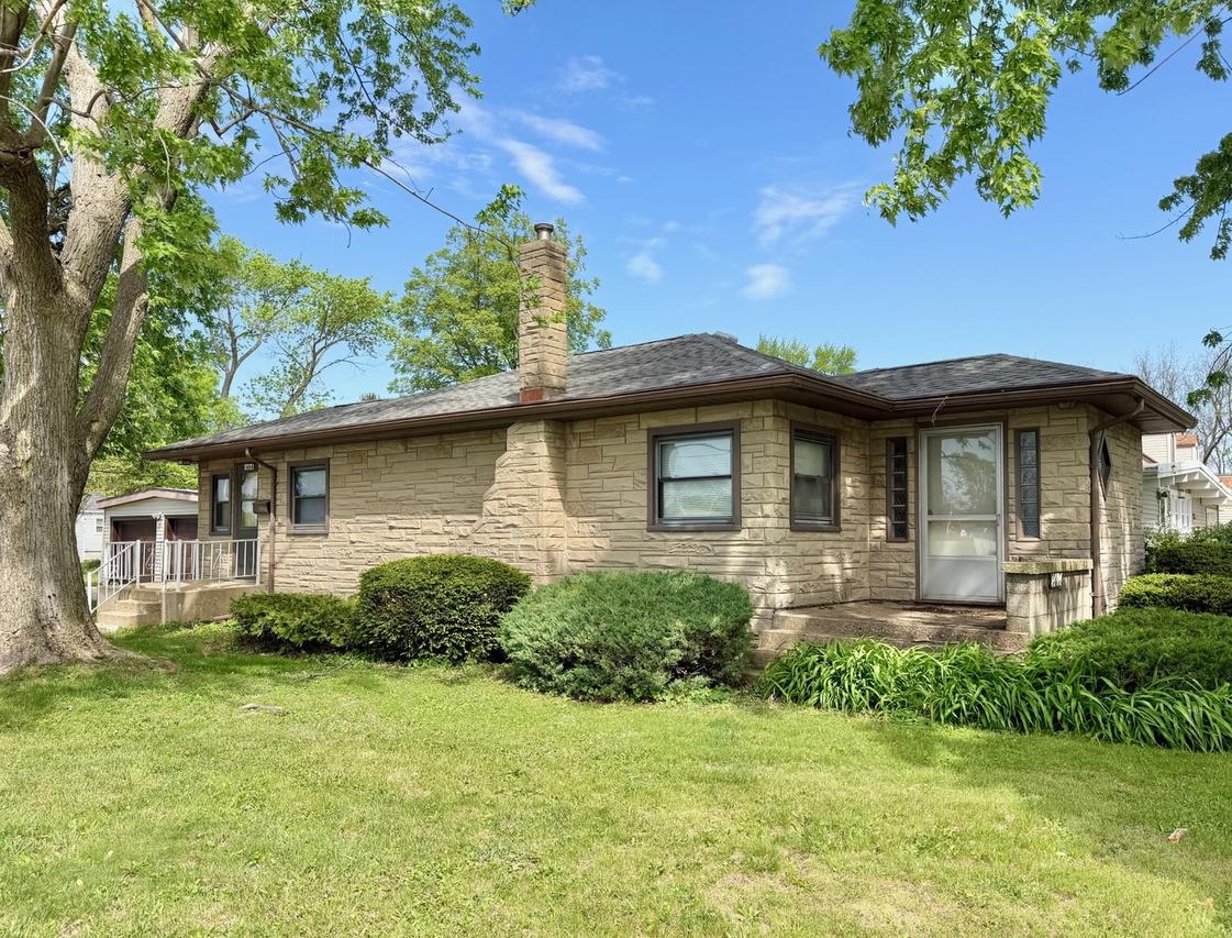 1404 Plain St., Peru, IL 61354