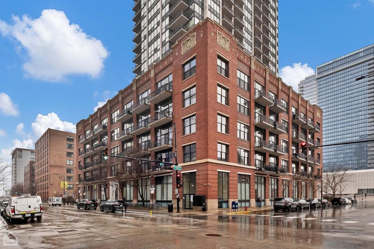210 S Desplaines St. #404, Chicago, IL 60661