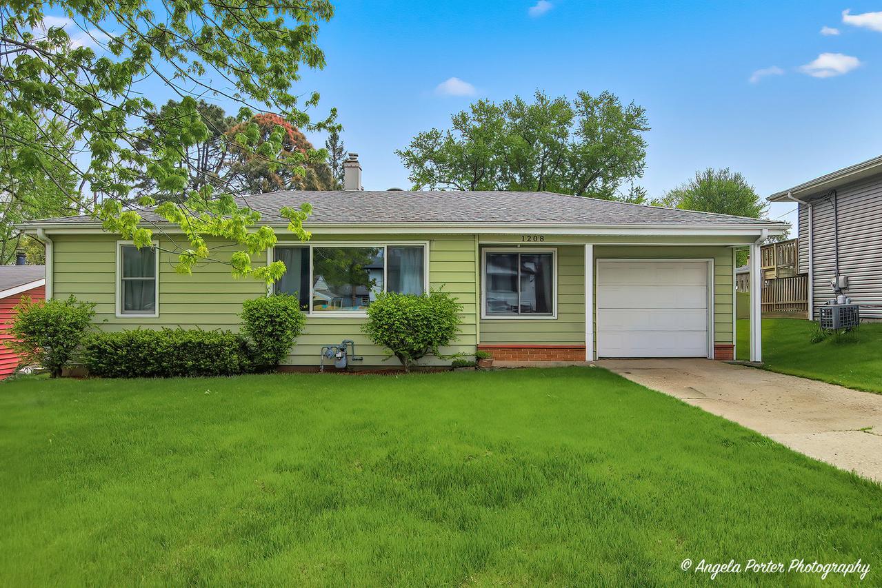 1208 Birch St., Lake In The Hills, IL 60156