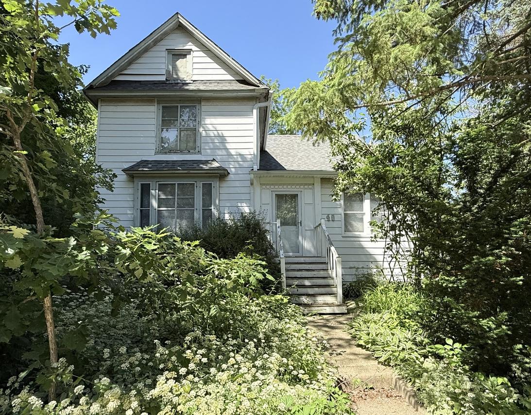 40 E Hattendorf Ave., Roselle, IL 60172