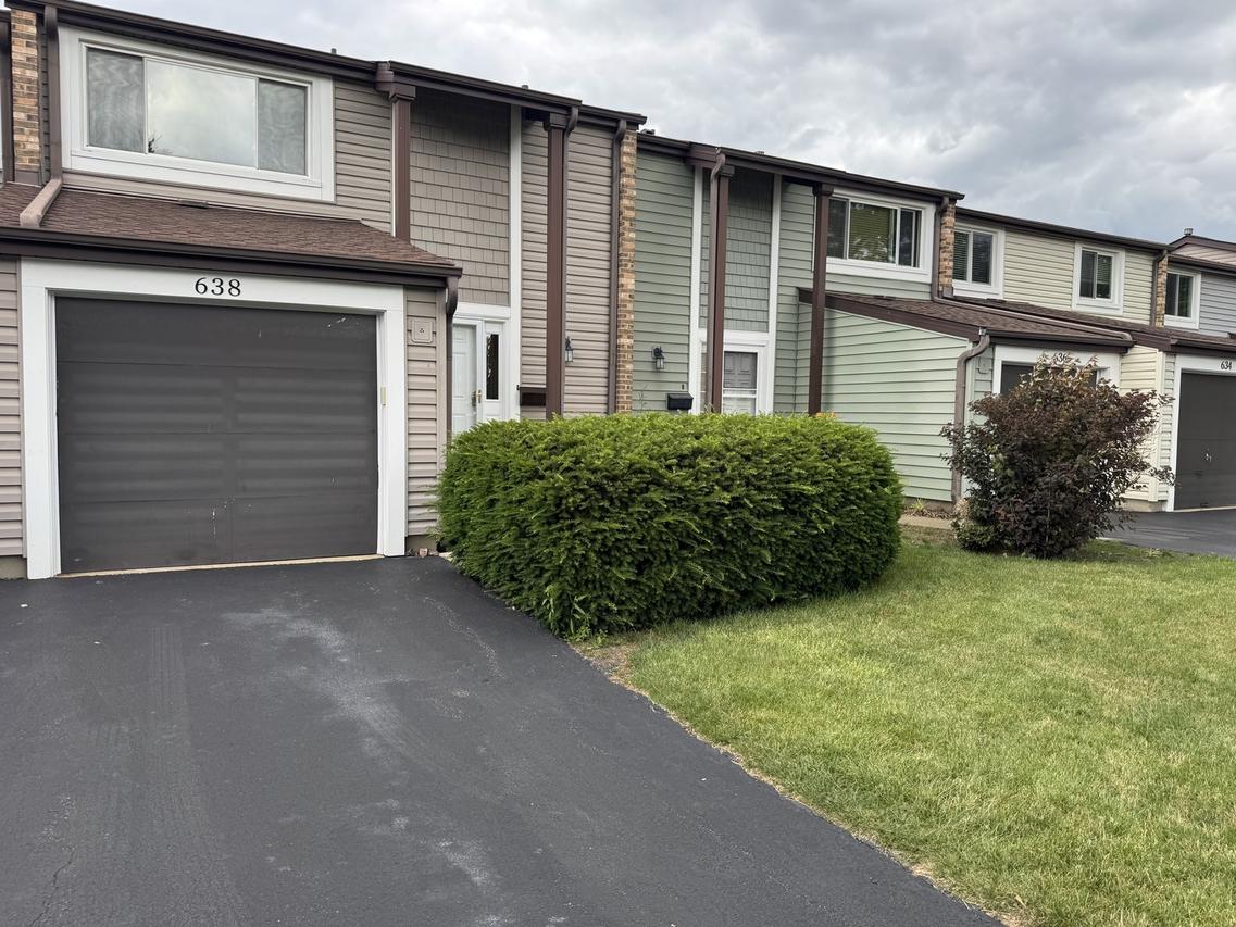 638 Lakeside Circle Dr., Wheeling, IL 60090