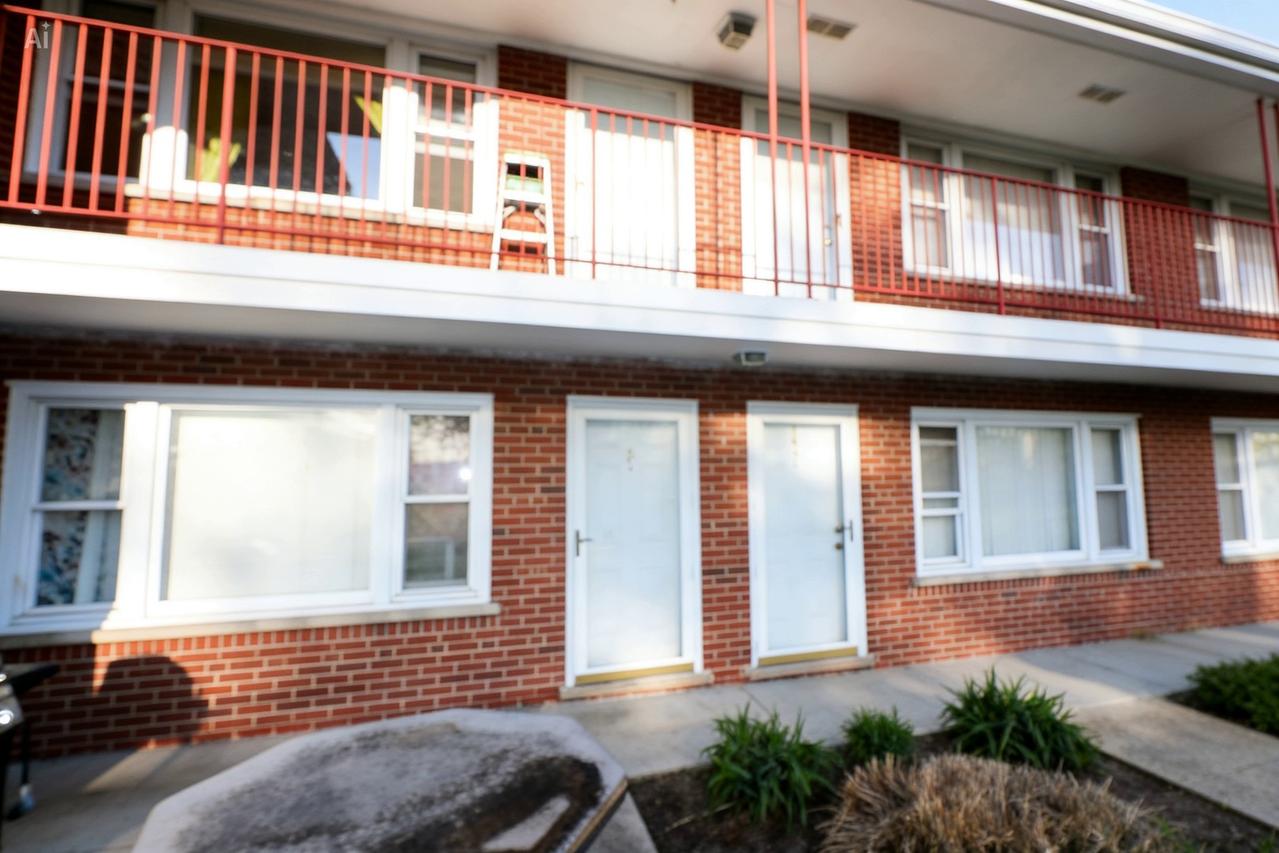 1109 Holiday Ln. #2, Des Plaines, IL 60016