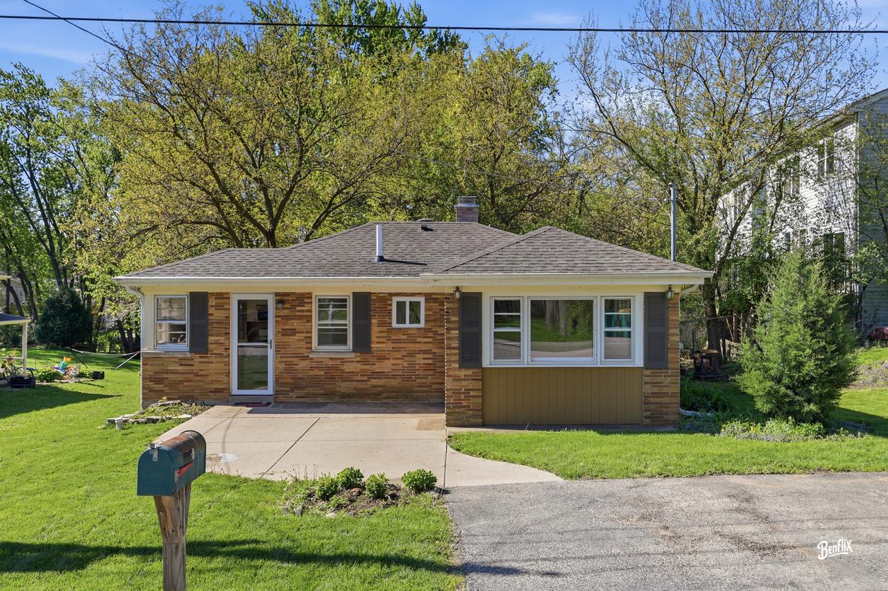 21365 W Ridge Rd., Lake Zurich, IL 60047