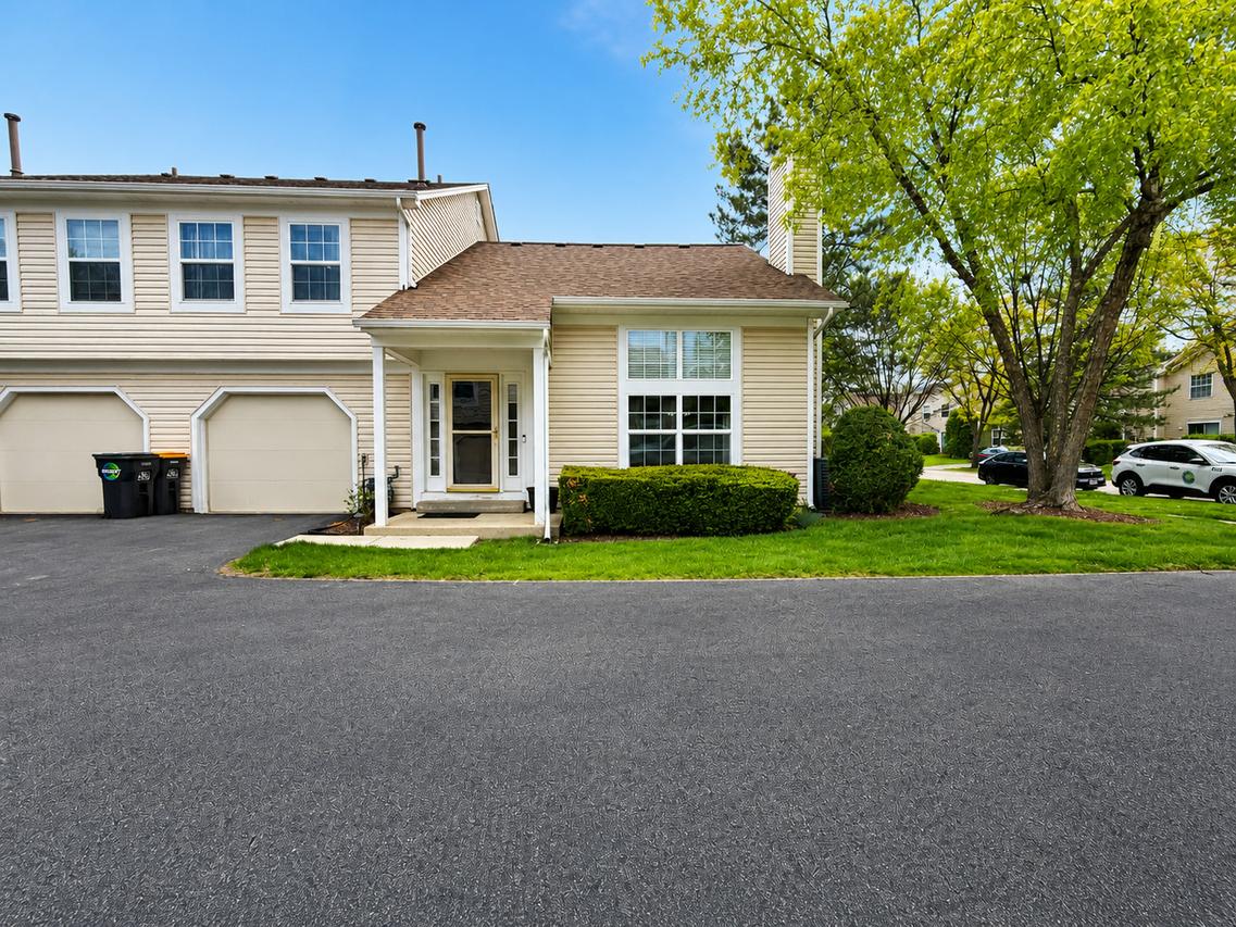250 Acorn Dr., Streamwood, IL 60107