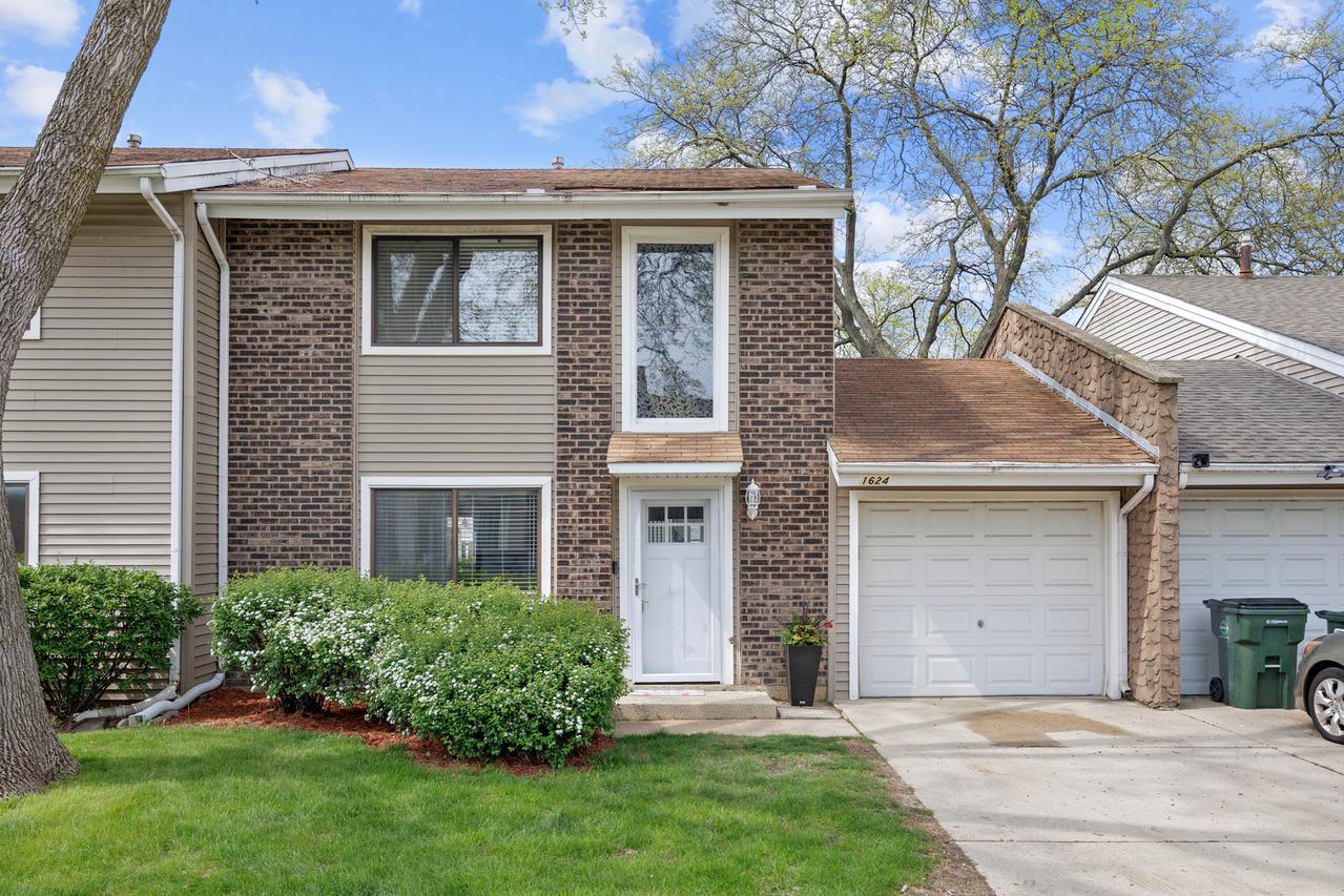 1624 E Waterford Ln., Palatine, IL 60074