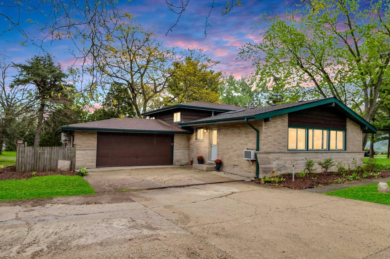 2N629 Jefferson St., West Chicago, IL 60185