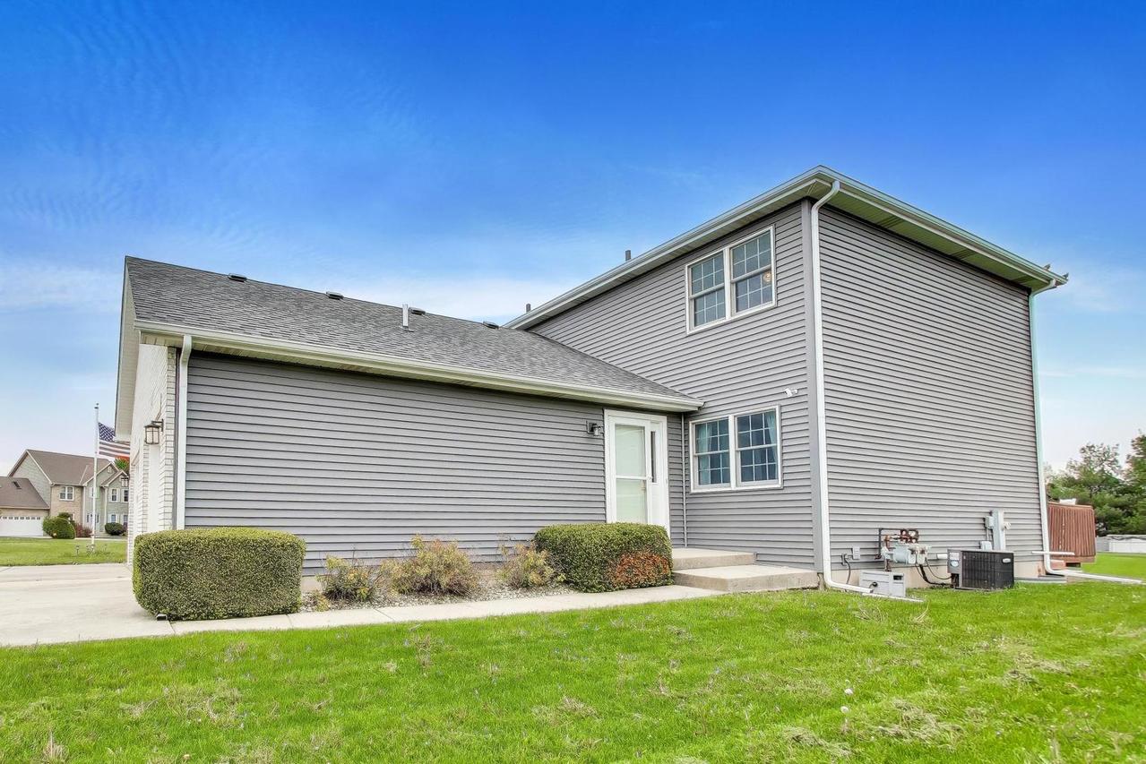 912 Whitetail Ln., Sandwich, IL 60548