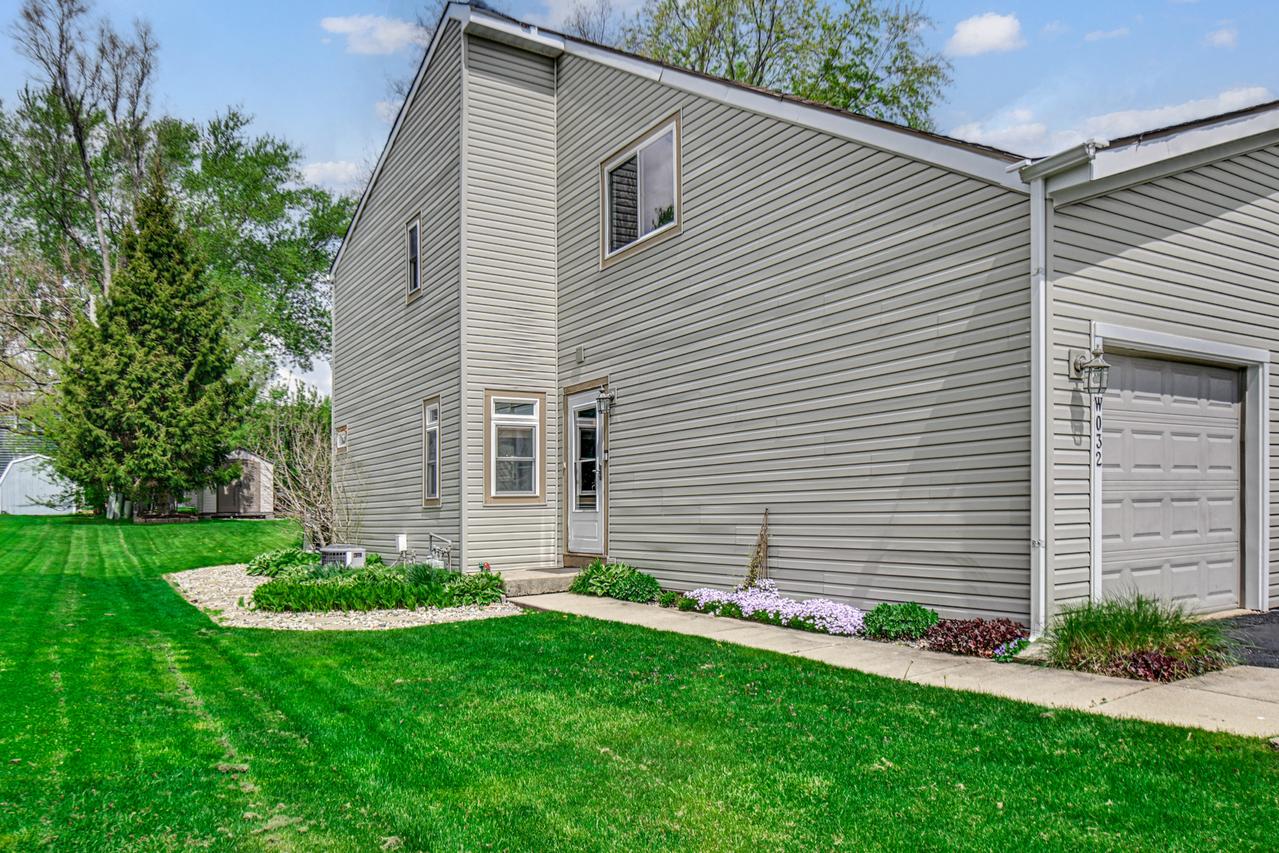 27W032 Cooley Ave., Winfield, IL 60190
