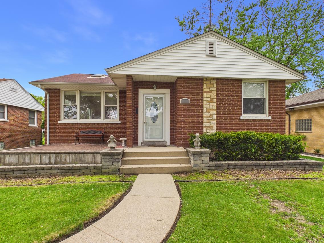 2308 Stratford Ave., Westchester, IL 60154