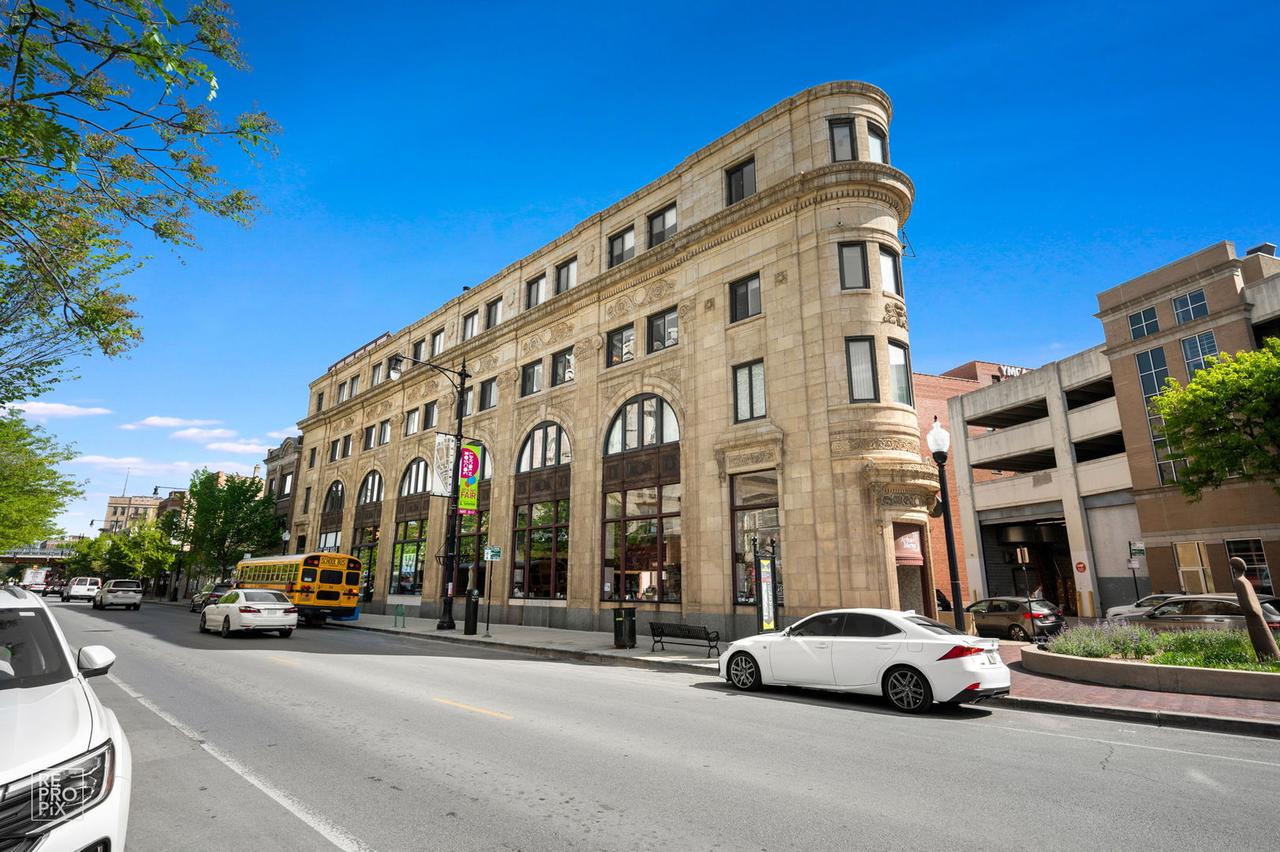 3325 N Lincoln Ave. #302, Chicago, IL 60657