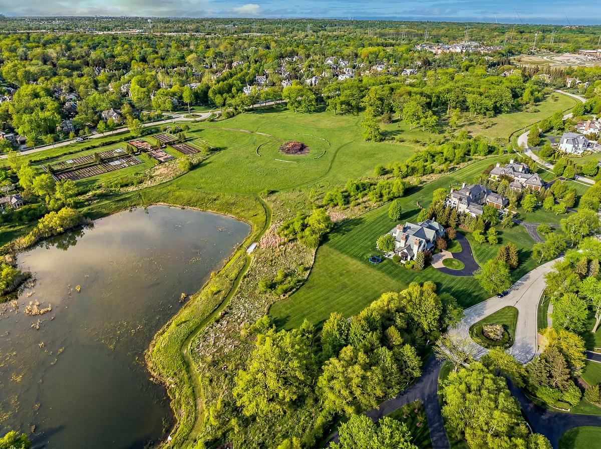 1350 W Whitmore Ct., Lake Forest, IL 60045