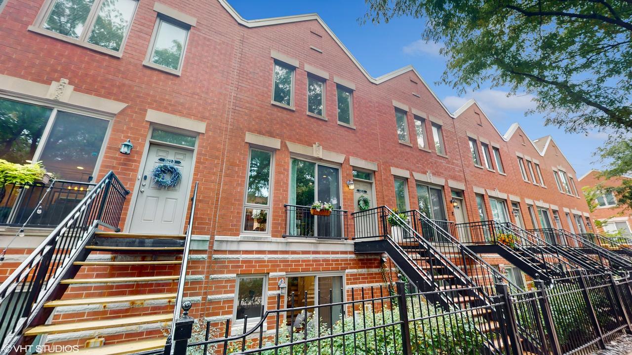 1523 W Henderson St. #E, Chicago, IL 60657