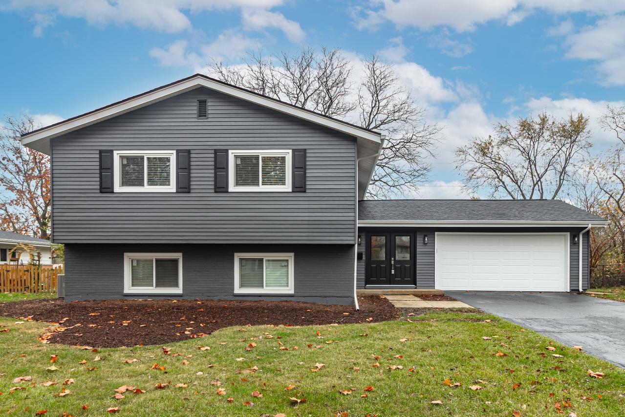 109 Mulberry Rd., Deerfield, IL 60015