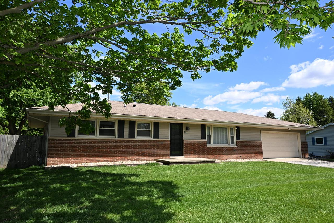 49 E 6th St., El Paso, IL 61738