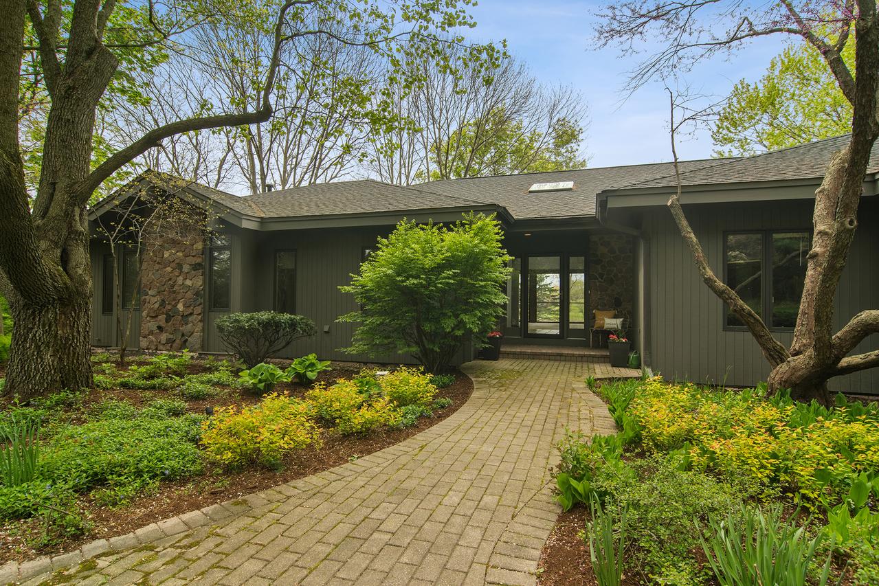 6734 Estate Ln., Long Grove, IL 60047