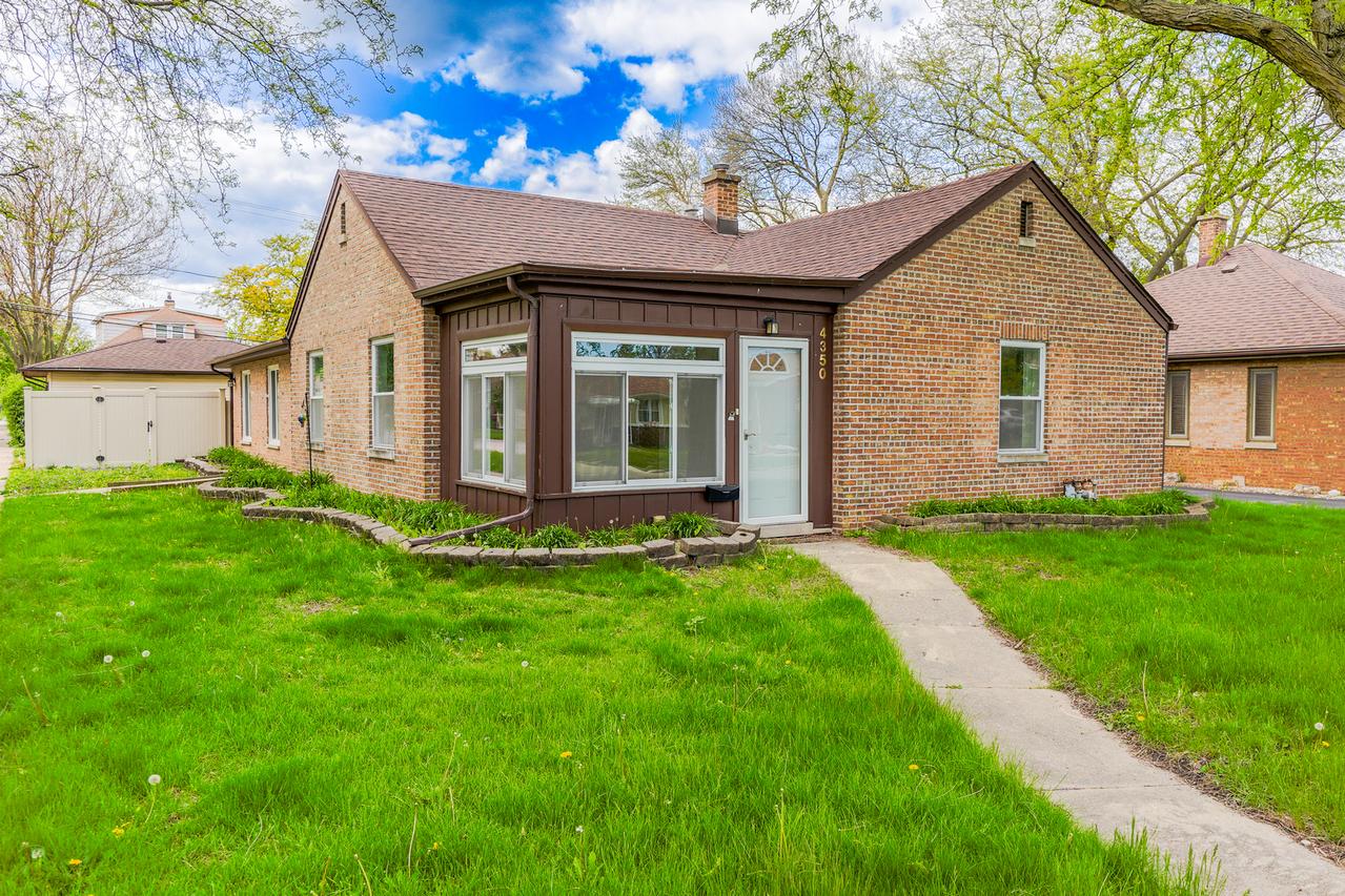 4350 Elm Ave., Lyons, IL 60534