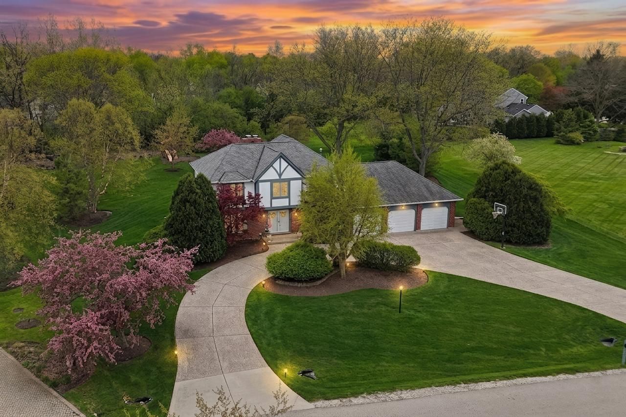1525 Saratoga Ct., Libertyville, IL 60048