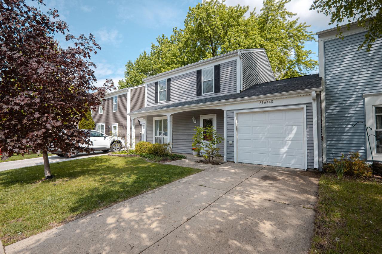 29W440 Candlewood Ln., Warrenville, IL 60555