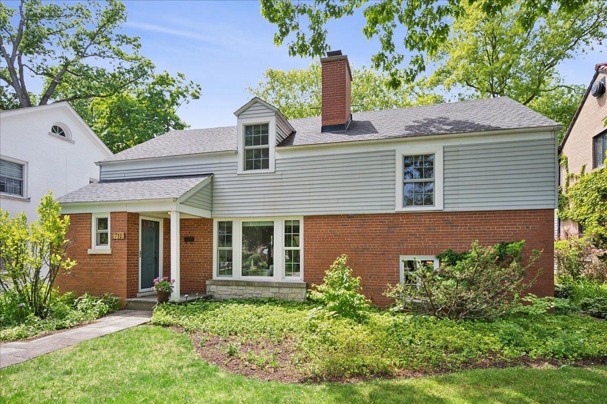 712 Juniper Rd., Glenview, IL 60025