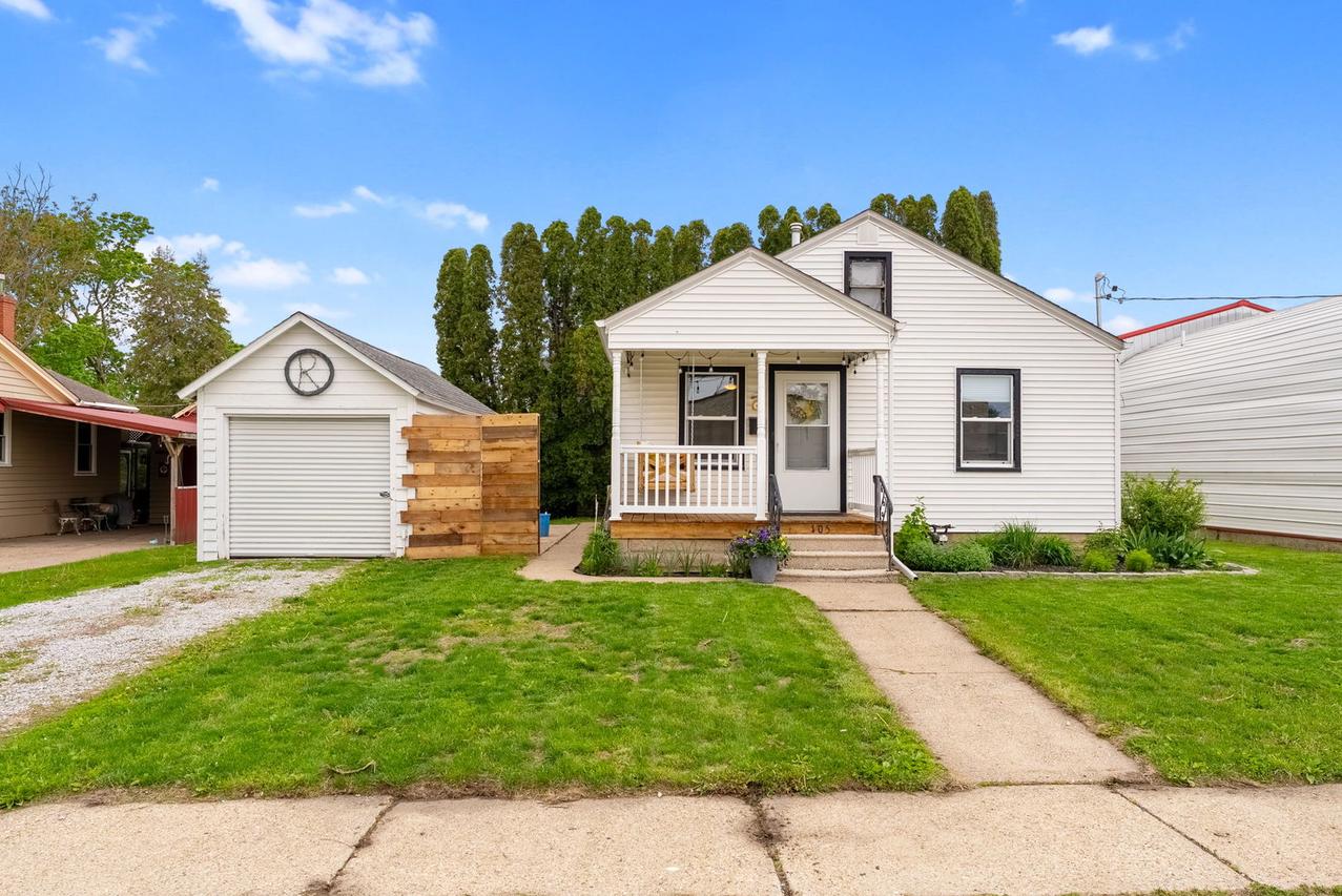 105 S Russell Ave., Geneseo, IL 61254