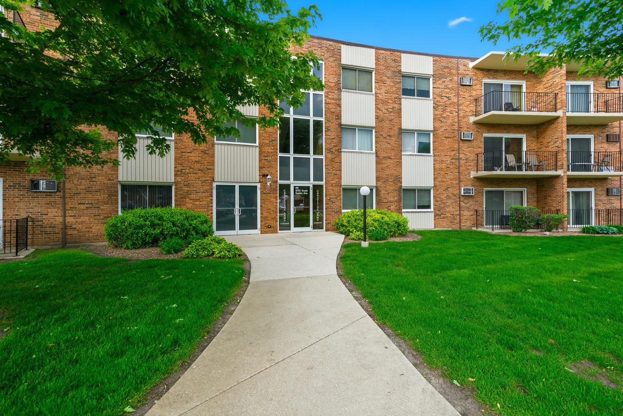 9725 S Keeler Ave. #6-209, Oak Lawn, IL 60453