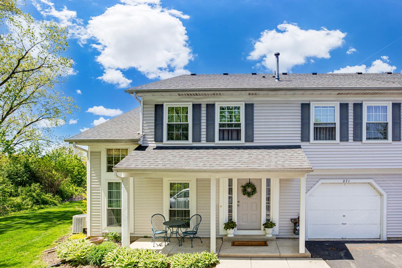271 Butternut Ln., Streamwood, IL 60107