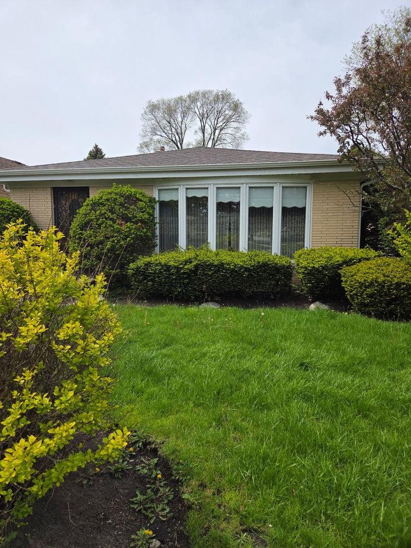 8662 N Merrill St., Niles, IL 60714