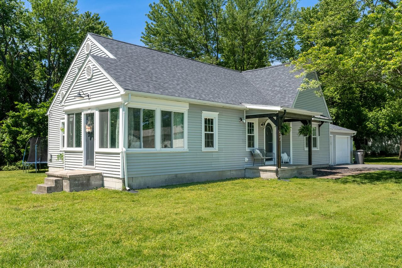 1627 S Division St., Carterville, IL 62918