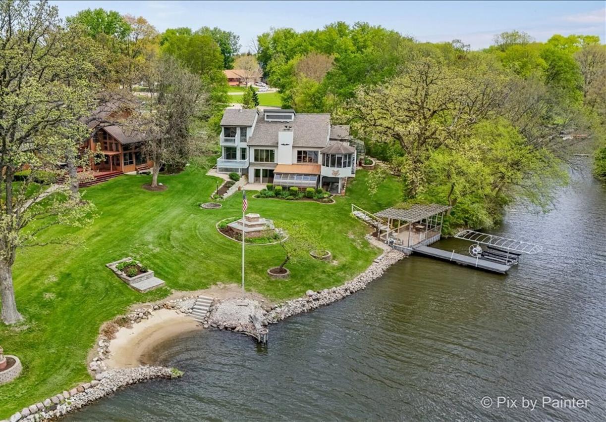 1594 Lila Cir., Lake Holiday, IL 60548