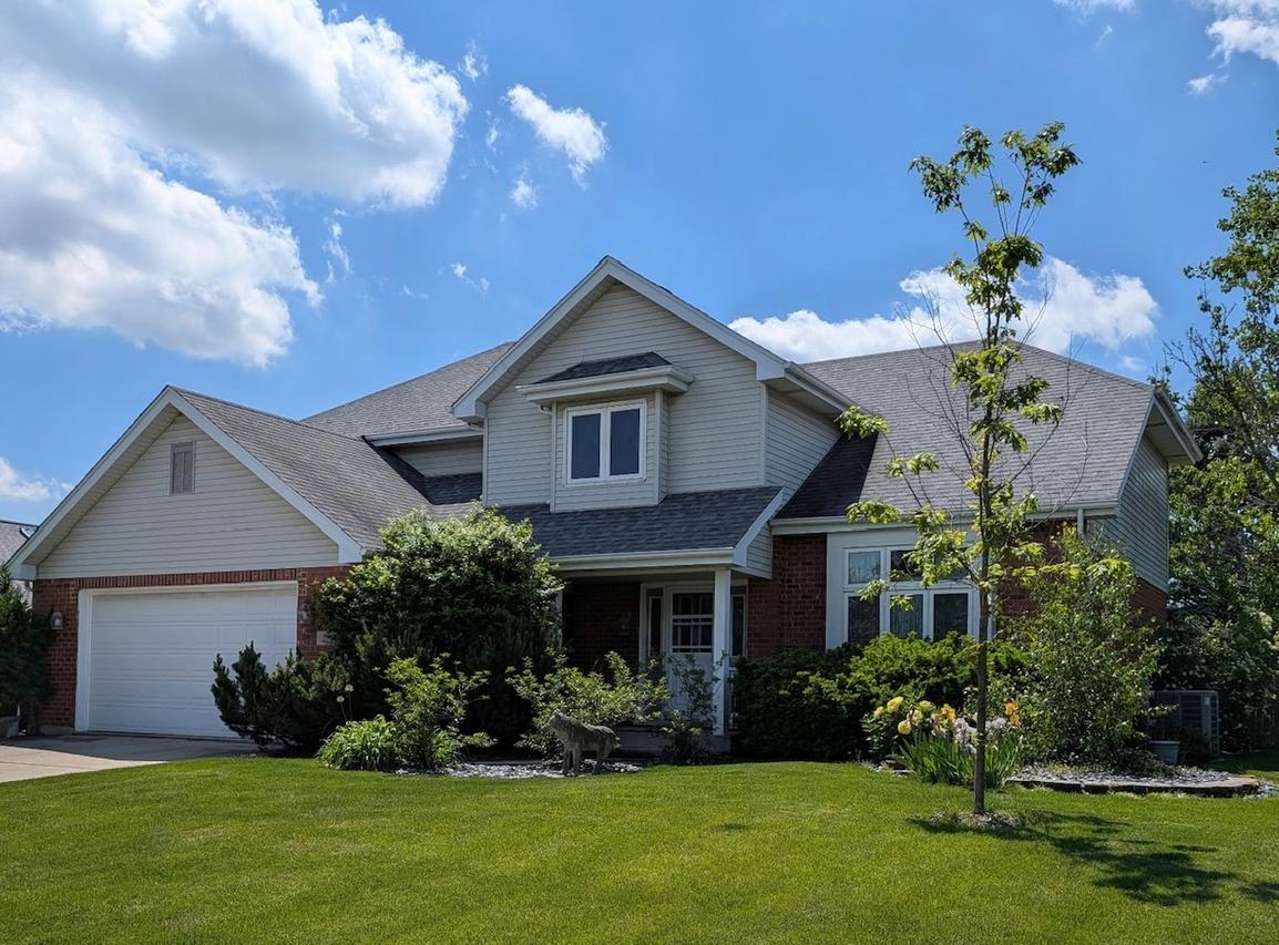 711 Dartmouth Ln., New Lenox, IL 60451