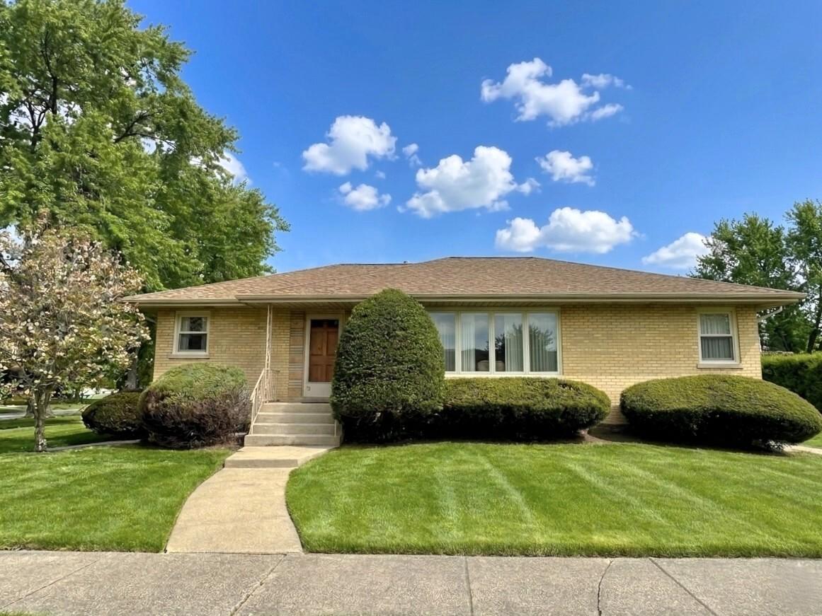 10045 S 53rd Ave., Oak Lawn, IL 60453
