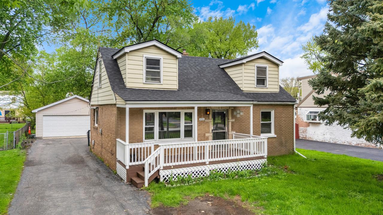 6754 S 78th Ave., Bridgeview, IL 60455