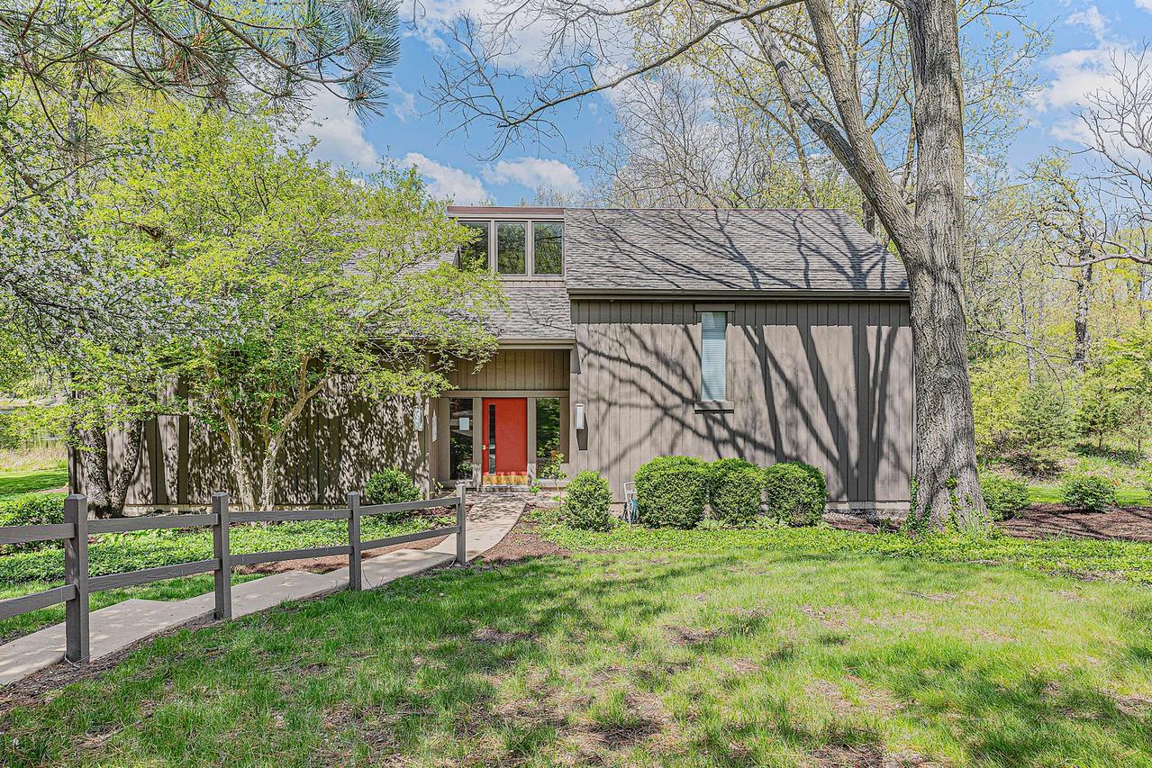 744 Old Barn Rd. #A, Lake Barrington, IL 60010