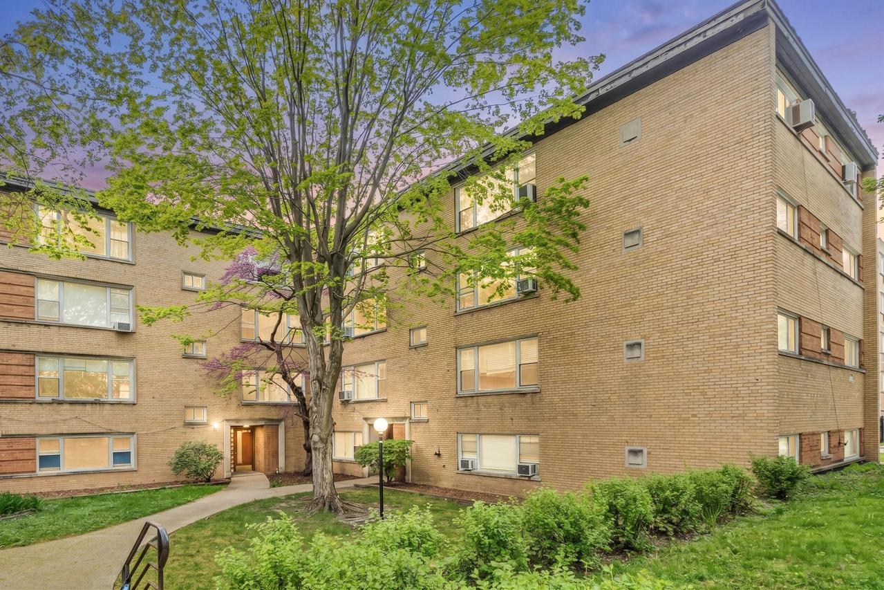 6146 N Damen Ave. #3H, Chicago, IL 60659