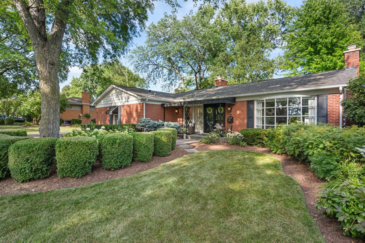 301 Willow Ln., Geneva, IL 60134