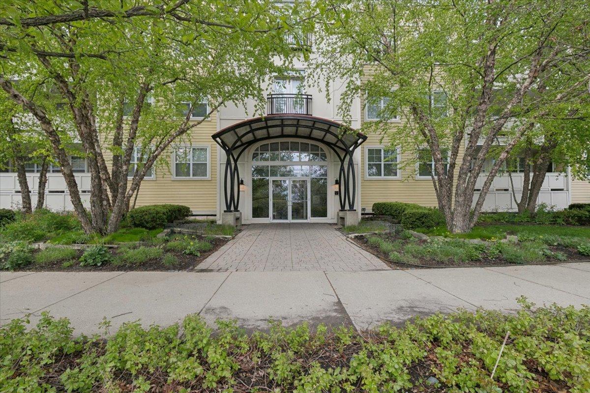 977 Harris Rd. #34, Grayslake, IL 60030
