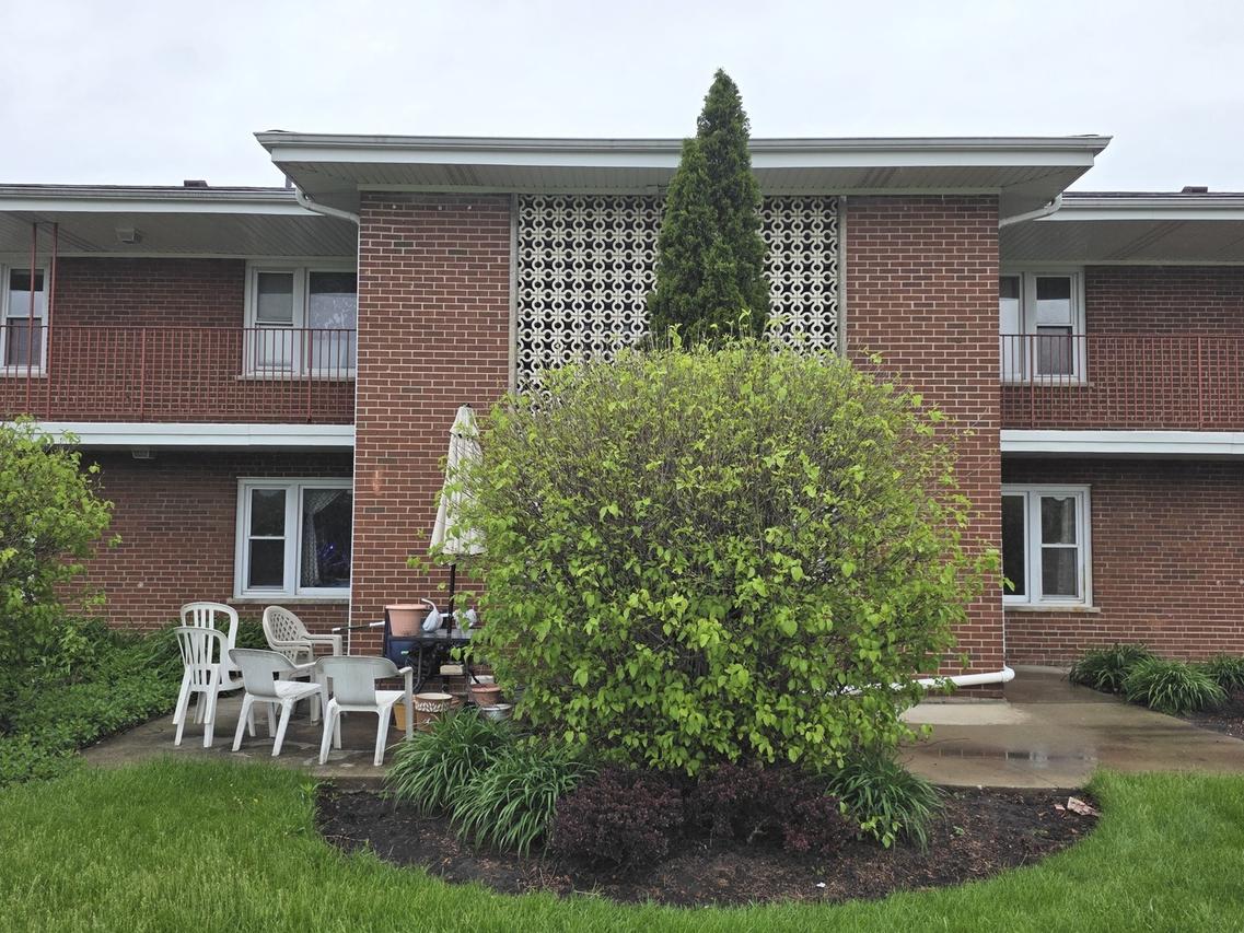 1105 Holiday Ln. #6, Des Plaines, IL 60016