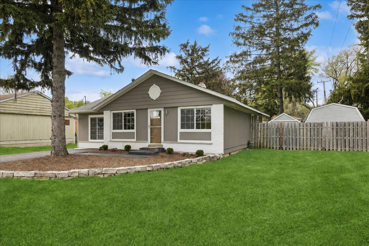 1221 Crystal Lake Rd., Lake In The Hills, IL 60156