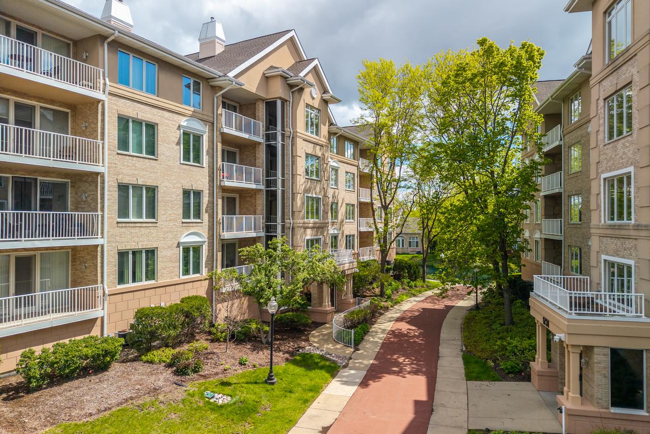 1745 Pavilion Way #503, Park Ridge, IL 60068