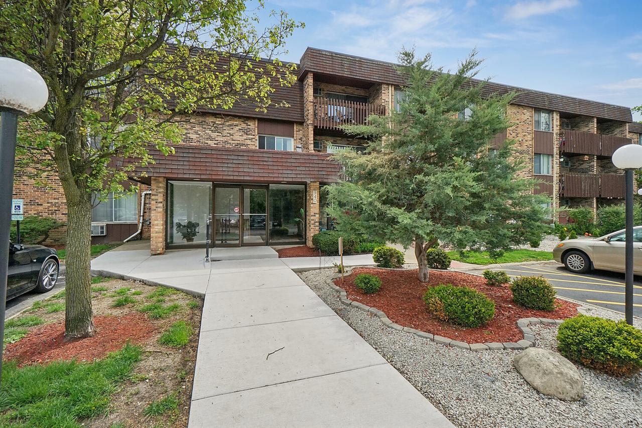 940 E Old Willow Rd. #307, Prospect Heights, IL 60070