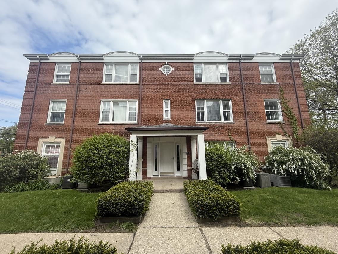 733 Dobson St. #2S, Evanston, IL 60202