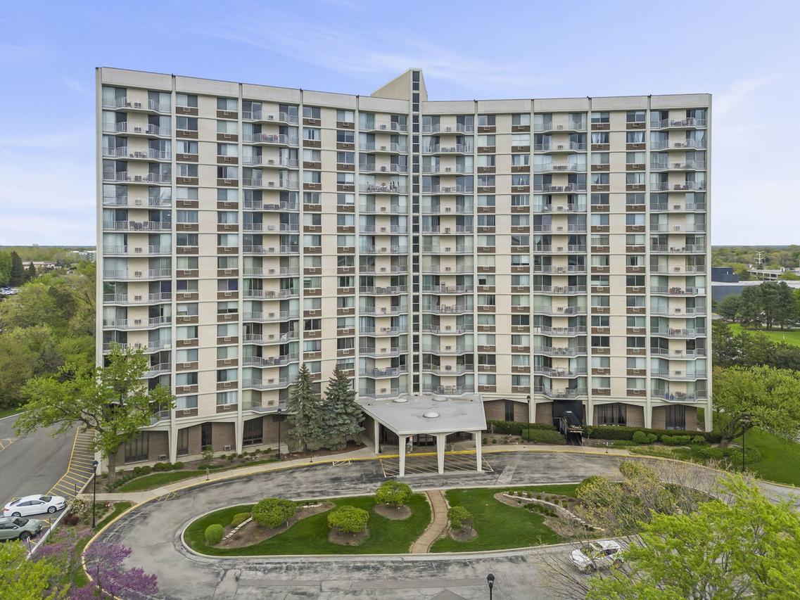 40 N Tower Rd. #14L, Oak Brook, IL 60523