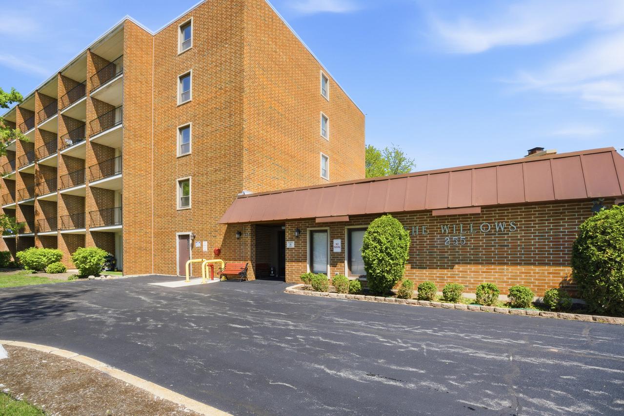 255 S West Ave. #310, Elmhurst, IL 60126