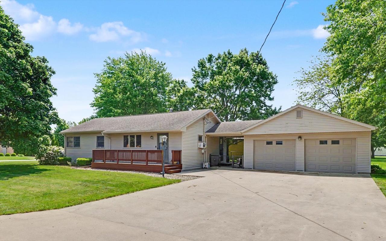 430 E Dent St., Gilman, IL 60938