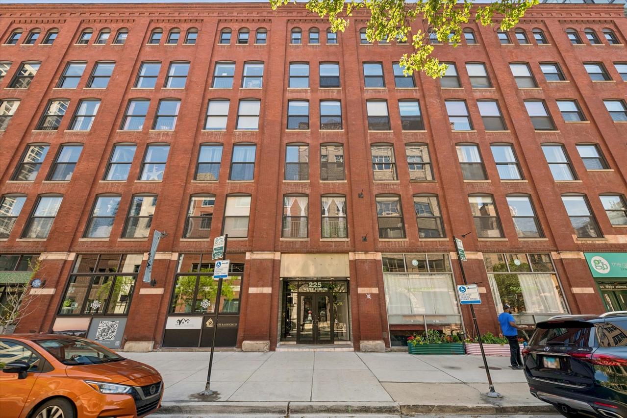 225 W Huron St. #419, Chicago, IL 60654